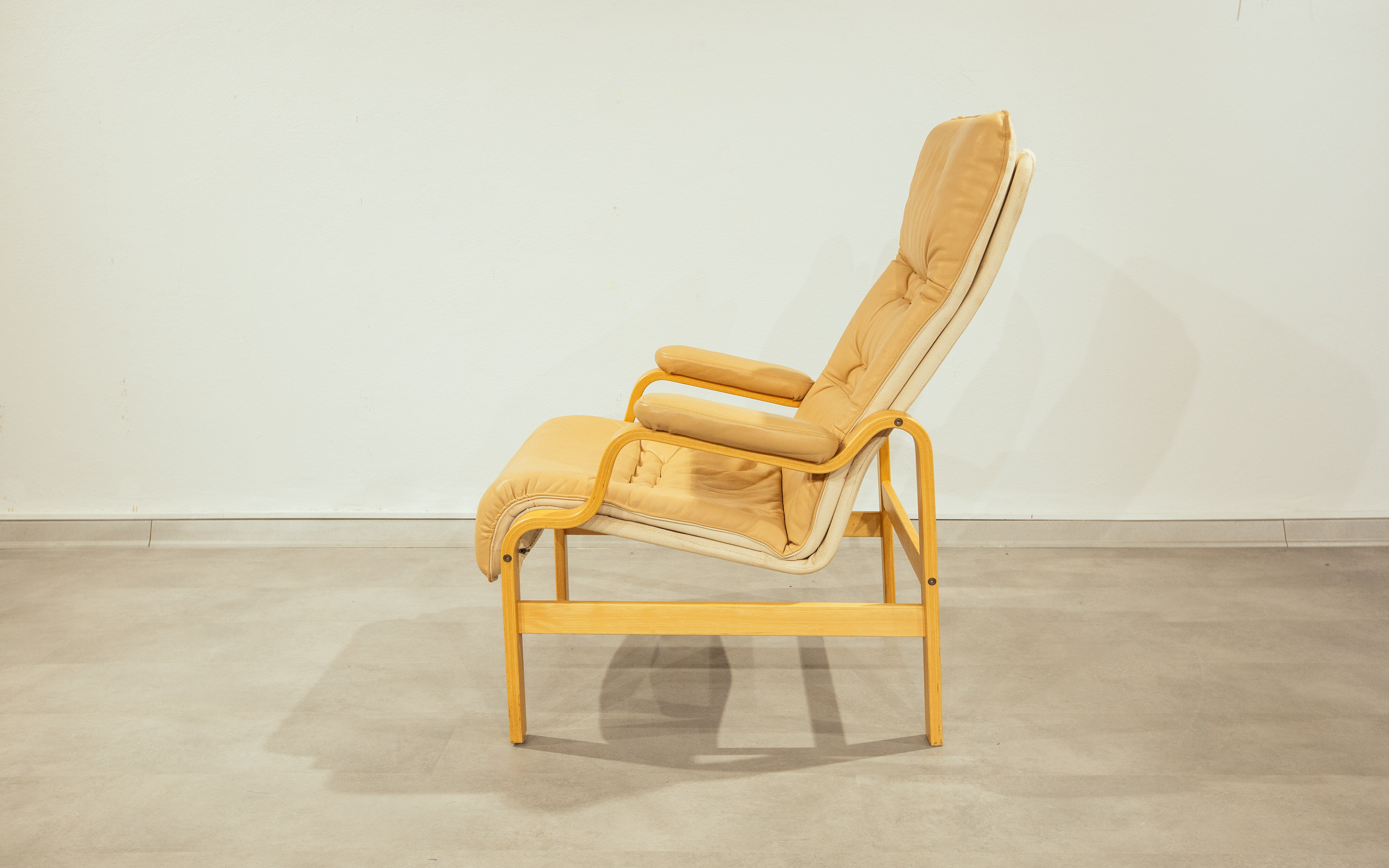 Mid-Century Modern Scandinavian Lounge Chair 